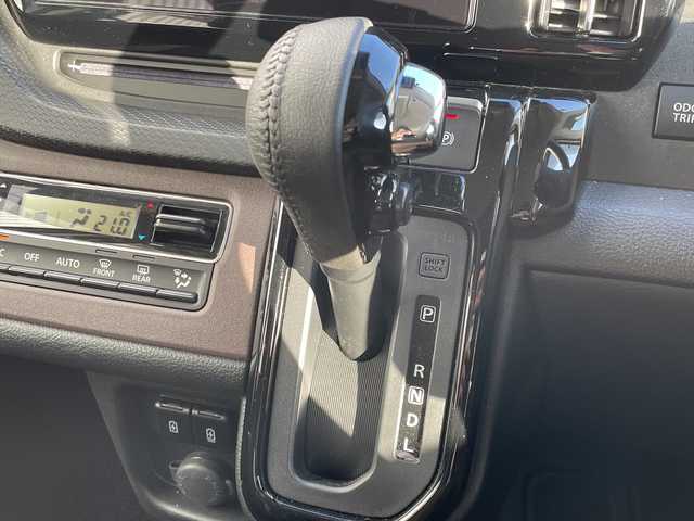 スズキ ソリオ バンディット HV MV 千葉県 2025(令7)年 1万km ピュアホワイトP 純正9インチナビ/(フルセグTV/BT/AppleCarPlay/AndroidAuto)/全周囲カメラ/前後ドライブレコーダー/ヘッドアップディスプレイ/パーキングアシスト/衝突被害軽減システム/車線逸脱警報/バックカメラ/クルーズコントロール/両側パワースライドドア/横滑り防止装置/ETC/アイドリングストップ/LEDヘッドライト/フォグランプ/オートライト/ウィンカーミラー/電動格納ミラー/純正15インチAW/シートヒーター/プッシュスタート/スマートキー/フロアマット/保証書