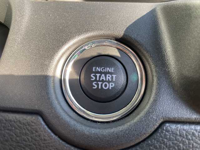 スズキ ソリオ バンディット HV MV 千葉県 2025(令7)年 1万km ピュアホワイトP 純正9インチナビ/(フルセグTV/BT/AppleCarPlay/AndroidAuto)/全周囲カメラ/前後ドライブレコーダー/ヘッドアップディスプレイ/パーキングアシスト/衝突被害軽減システム/車線逸脱警報/バックカメラ/クルーズコントロール/両側パワースライドドア/横滑り防止装置/ETC/アイドリングストップ/LEDヘッドライト/フォグランプ/オートライト/ウィンカーミラー/電動格納ミラー/純正15インチAW/シートヒーター/プッシュスタート/スマートキー/フロアマット/保証書