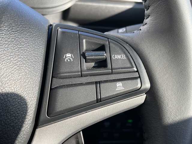 スズキ ソリオ バンディット HV MV 千葉県 2025(令7)年 1万km ピュアホワイトP 純正9インチナビ/(フルセグTV/BT/AppleCarPlay/AndroidAuto)/全周囲カメラ/前後ドライブレコーダー/ヘッドアップディスプレイ/パーキングアシスト/衝突被害軽減システム/車線逸脱警報/バックカメラ/クルーズコントロール/両側パワースライドドア/横滑り防止装置/ETC/アイドリングストップ/LEDヘッドライト/フォグランプ/オートライト/ウィンカーミラー/電動格納ミラー/純正15インチAW/シートヒーター/プッシュスタート/スマートキー/フロアマット/保証書