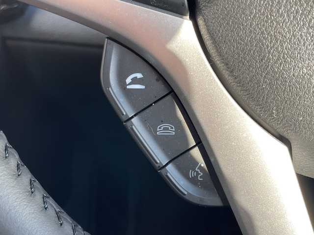 スズキ ソリオ バンディット HV MV 千葉県 2025(令7)年 1万km ピュアホワイトP 純正9インチナビ/(フルセグTV/BT/AppleCarPlay/AndroidAuto)/全周囲カメラ/前後ドライブレコーダー/ヘッドアップディスプレイ/パーキングアシスト/衝突被害軽減システム/車線逸脱警報/バックカメラ/クルーズコントロール/両側パワースライドドア/横滑り防止装置/ETC/アイドリングストップ/LEDヘッドライト/フォグランプ/オートライト/ウィンカーミラー/電動格納ミラー/純正15インチAW/シートヒーター/プッシュスタート/スマートキー/フロアマット/保証書