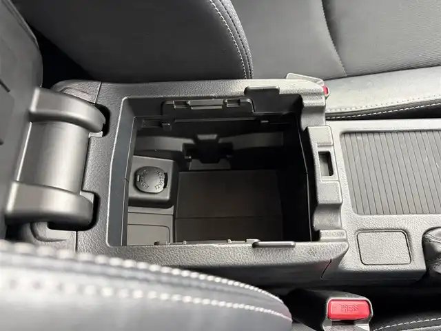 スバル インプレッサ スポーツ 2．0i－S 愛知県 2012(平24)年 4.8万km クリスタルブラックシリカ 社外ナビ/（Bluetooth/CD/DVD/TV/SD）/ETC/ハーフレザー/オートライト/ドアバイザー/ステアリングリモコン/パドルシフト/純正フロアマット/スマートキー/プッシュスタート/電動格納ミラー