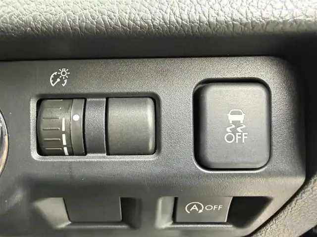 スバル インプレッサ スポーツ 2．0i－S 愛知県 2012(平24)年 4.8万km クリスタルブラックシリカ 社外ナビ/（Bluetooth/CD/DVD/TV/SD）/ETC/ハーフレザー/オートライト/ドアバイザー/ステアリングリモコン/パドルシフト/純正フロアマット/スマートキー/プッシュスタート/電動格納ミラー