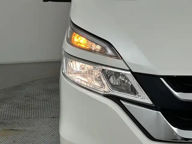 日産 セレナ X 道央・札幌 2018(平30)年 6.7万km ブリリアントホワイトパール ・４ＷＤ/・全方位カメラ/・純正９インチナビ/・オートステップ/・シートバックグリップ/・片側パワースライドドア/・アイドリングストップ/・横滑り防止機能/・レーンアシスト/・クルーズコントロール/・Ｗエアコン/・スマートキー＆プッシュスタート/・純正フロアマット/・オートエアコン/・ドアバイザー/・フルセグTV＆Ｂｌｕｅｔｏｏｔｈ＆ＣＤ＆ＤＶＤ/・ヘッドライトレベライザー/・ステアリングスイッチ/・２列目サンシェード