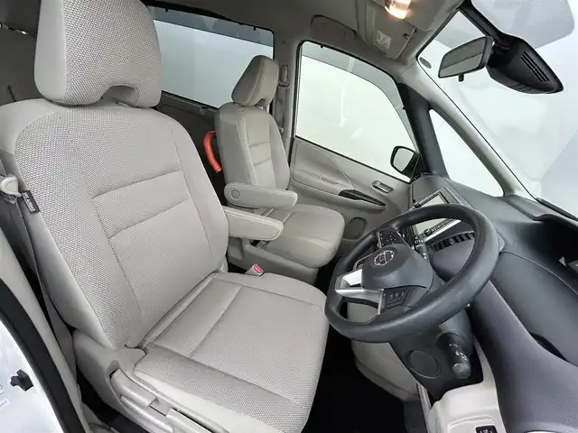 日産 セレナ X 道央・札幌 2018(平30)年 6.7万km ブリリアントホワイトパール ・４ＷＤ/・全方位カメラ/・純正９インチナビ/・オートステップ/・シートバックグリップ/・片側パワースライドドア/・アイドリングストップ/・横滑り防止機能/・レーンアシスト/・クルーズコントロール/・Ｗエアコン/・スマートキー＆プッシュスタート/・純正フロアマット/・オートエアコン/・ドアバイザー/・フルセグTV＆Ｂｌｕｅｔｏｏｔｈ＆ＣＤ＆ＤＶＤ/・ヘッドライトレベライザー/・ステアリングスイッチ/・２列目サンシェード