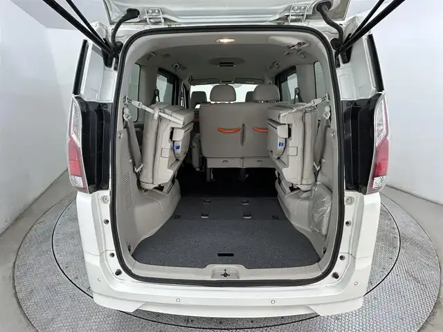 日産 セレナ X 道央・札幌 2018(平30)年 6.7万km ブリリアントホワイトパール ・４ＷＤ/・全方位カメラ/・純正９インチナビ/・オートステップ/・シートバックグリップ/・片側パワースライドドア/・アイドリングストップ/・横滑り防止機能/・レーンアシスト/・クルーズコントロール/・Ｗエアコン/・スマートキー＆プッシュスタート/・純正フロアマット/・オートエアコン/・ドアバイザー/・フルセグTV＆Ｂｌｕｅｔｏｏｔｈ＆ＣＤ＆ＤＶＤ/・ヘッドライトレベライザー/・ステアリングスイッチ/・２列目サンシェード