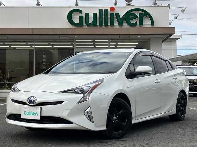 トヨタ プリウス A プレミアム　ツーリングセレ 三重県 2016(平28)年 3.2万km ホワイトパールクリスタルシャイン ♪4WD/♪走行31173km/♪車検9年6月1日/♪トヨタセーフティセンス/・PCS(プリクラッシュセーフティシステム)/・LDA(ステアリング制御付き車線逸脱警報)/・オートマチックハイビーム/・レーダークルーズコントロール/♪ブラインドスポットモニター/♪ヘッドアップディスプレイ/♪クリアランスソナー/純正9インチナビ/・フルセグ・Bluetooth/・DVD再生・CD録音/♪スマートキー×2/♪プッシュスタート/♪黒革シート/♪D/N席シートヒーター /♪D席パワーシート/♪LEDヘッドライト/♪LEDフォグ/♪オートライト/♪オートリトラクタブルミラー/♪純正17インチAW/♪ウィンカーミラー/♪革巻きステアリング/♪ステアリングスイッチ/♪フロアマット/♪ドアバイザー/♪プライバシーガラス/♪ビルトインETC/♪AC100V