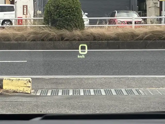 トヨタ プリウス A プレミアム　ツーリングセレ 三重県 2016(平28)年 3.2万km ホワイトパールクリスタルシャイン ♪4WD/♪走行31173km/♪車検9年6月1日/♪トヨタセーフティセンス/・PCS(プリクラッシュセーフティシステム)/・LDA(ステアリング制御付き車線逸脱警報)/・オートマチックハイビーム/・レーダークルーズコントロール/♪ブラインドスポットモニター/♪ヘッドアップディスプレイ/♪クリアランスソナー/純正9インチナビ/・フルセグ・Bluetooth/・DVD再生・CD録音/♪スマートキー×2/♪プッシュスタート/♪黒革シート/♪D/N席シートヒーター /♪D席パワーシート/♪LEDヘッドライト/♪LEDフォグ/♪オートライト/♪オートリトラクタブルミラー/♪純正17インチAW/♪ウィンカーミラー/♪革巻きステアリング/♪ステアリングスイッチ/♪フロアマット/♪ドアバイザー/♪プライバシーガラス/♪ビルトインETC/♪AC100V