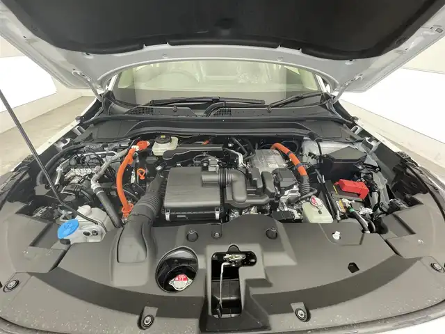 ホンダ ヴェゼル ハイブリッド e:HEV Z 滋賀県 2025(令7)年 0.1万km未満 プラチナホワイトパール 登録済未使用車/純正９インチナビ/（Bluetooth/フルセグ/TV/USB/AppleCarplay/AndroidAuto)/追従型クルーズコントロール/レーンキープアシスト/前後クリアランスソナー/電動パワーバックドア/純正ビルトインETC2.0/前方ドライブレコーダー/ワイヤレス充電/前席シートヒーター/ステアリングヒーター/衝突軽減ブレーキ/オートブレーキホールド/LEDライト/オートライト/ダウンヒルアシストコントロール/ハーフレザーシート/エンジンプッシュスタート/スマートキー/ステアリングスイッチ