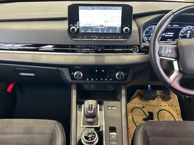 三菱 アウトランダー ＰＨＥＶ G 埼玉県 2021(令3)年 1.8万km レッドダイヤモンド マイパイロット/純正ナビ/　　BT/フルセグTV/AppleCarPlay/マルチアラウンドモニター/パワーバックドア/レーダークルーズコントロール/LEDオートライト/ハーフレザーシート/パワーシート/シートヒーター/純正20インチAW/ブラインドスポットモニター/パドルシフト/プッシュスタート/ETC/禁煙車