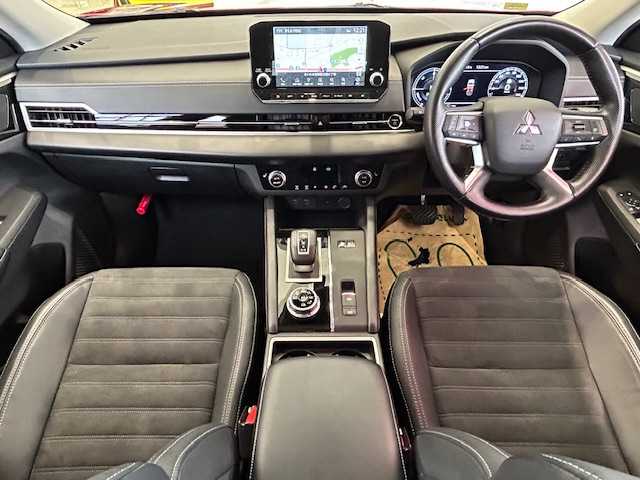 三菱 アウトランダー ＰＨＥＶ G 埼玉県 2021(令3)年 1.8万km レッドダイヤモンド マイパイロット/純正ナビ/　　BT/フルセグTV/AppleCarPlay/マルチアラウンドモニター/パワーバックドア/レーダークルーズコントロール/LEDオートライト/ハーフレザーシート/パワーシート/シートヒーター/純正20インチAW/ブラインドスポットモニター/パドルシフト/プッシュスタート/ETC/禁煙車