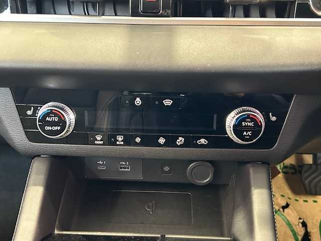 三菱 アウトランダー ＰＨＥＶ G 埼玉県 2021(令3)年 1.8万km レッドダイヤモンド マイパイロット/純正ナビ/　　BT/フルセグTV/AppleCarPlay/マルチアラウンドモニター/パワーバックドア/レーダークルーズコントロール/LEDオートライト/ハーフレザーシート/パワーシート/シートヒーター/純正20インチAW/ブラインドスポットモニター/パドルシフト/プッシュスタート/ETC/禁煙車