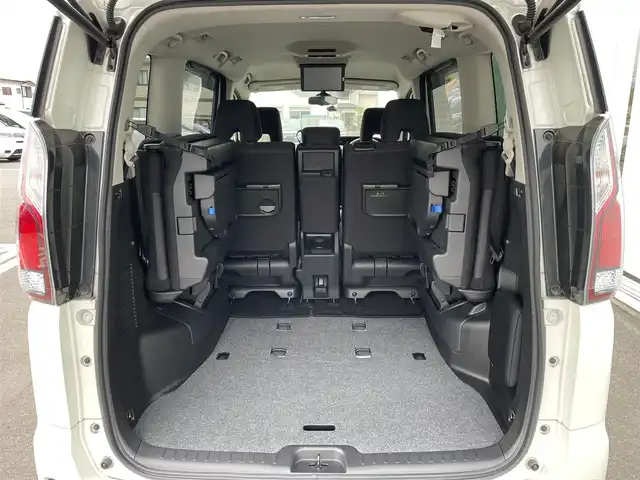 日産 セレナ ハイウェイスターVセレクションⅡ 神奈川県 2019(平31)年 5.6万km パール 後席モニター　/純正ナビ /バックカメラ　/フルセグ　/ドライブレコーダー　/両側パワースライドドア/ビルドインETC 　/ｗ＋サイドエアバッグ　/カーテンエアバック　/ABS /横滑り防止装置　/LEDヘッドライト/盗難防止装置/純正フロアマット/純正アルミホイル/3列シート/ベンチシート/ウォークスルー/オートライト/スマートキー