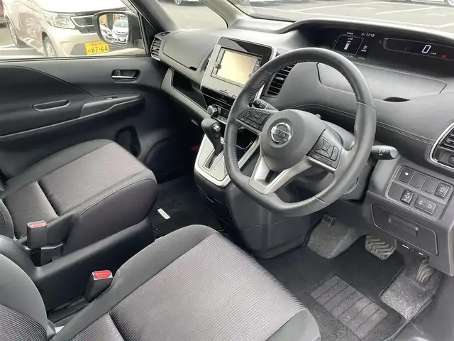 日産 セレナ ハイウェイスターVセレクションⅡ 神奈川県 2019(平31)年 5.6万km パール 後席モニター　/純正ナビ /バックカメラ　/フルセグ　/ドライブレコーダー　/両側パワースライドドア/ビルドインETC 　/ｗ＋サイドエアバッグ　/カーテンエアバック　/ABS /横滑り防止装置　/LEDヘッドライト/盗難防止装置/純正フロアマット/純正アルミホイル/3列シート/ベンチシート/ウォークスルー/オートライト/スマートキー