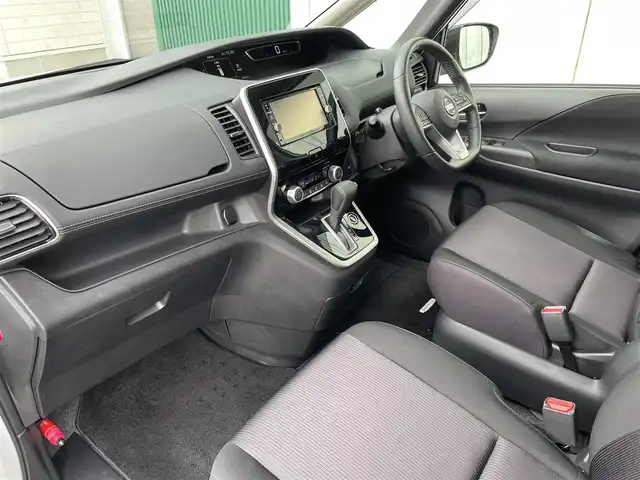 日産 セレナ ハイウェイスターVセレクションⅡ 神奈川県 2019(平31)年 5.6万km パール 後席モニター　/純正ナビ /バックカメラ　/フルセグ　/ドライブレコーダー　/両側パワースライドドア/ビルドインETC 　/ｗ＋サイドエアバッグ　/カーテンエアバック　/ABS /横滑り防止装置　/LEDヘッドライト/盗難防止装置/純正フロアマット/純正アルミホイル/3列シート/ベンチシート/ウォークスルー/オートライト/スマートキー