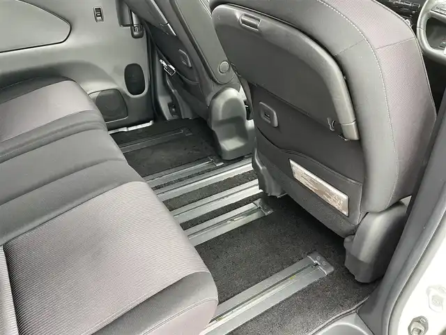 日産 セレナ ハイウェイスターVセレクションⅡ 神奈川県 2019(平31)年 5.6万km パール 後席モニター　/純正ナビ /バックカメラ　/フルセグ　/ドライブレコーダー　/両側パワースライドドア/ビルドインETC 　/ｗ＋サイドエアバッグ　/カーテンエアバック　/ABS /横滑り防止装置　/LEDヘッドライト/盗難防止装置/純正フロアマット/純正アルミホイル/3列シート/ベンチシート/ウォークスルー/オートライト/スマートキー
