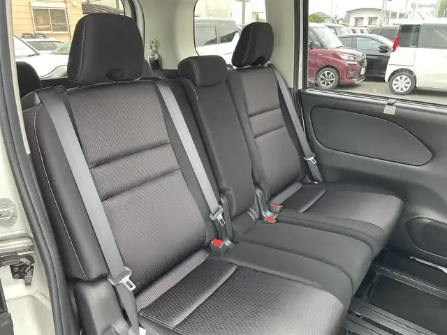 日産 セレナ ハイウェイスターVセレクションⅡ 神奈川県 2019(平31)年 5.6万km パール 後席モニター　/純正ナビ /バックカメラ　/フルセグ　/ドライブレコーダー　/両側パワースライドドア/ビルドインETC 　/ｗ＋サイドエアバッグ　/カーテンエアバック　/ABS /横滑り防止装置　/LEDヘッドライト/盗難防止装置/純正フロアマット/純正アルミホイル/3列シート/ベンチシート/ウォークスルー/オートライト/スマートキー