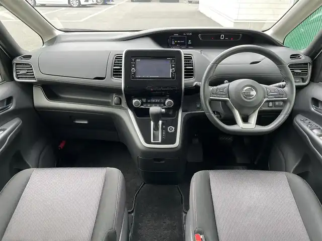 日産 セレナ ハイウェイスターVセレクションⅡ 神奈川県 2019(平31)年 5.6万km パール 後席モニター　/純正ナビ /バックカメラ　/フルセグ　/ドライブレコーダー　/両側パワースライドドア/ビルドインETC 　/ｗ＋サイドエアバッグ　/カーテンエアバック　/ABS /横滑り防止装置　/LEDヘッドライト/盗難防止装置/純正フロアマット/純正アルミホイル/3列シート/ベンチシート/ウォークスルー/オートライト/スマートキー
