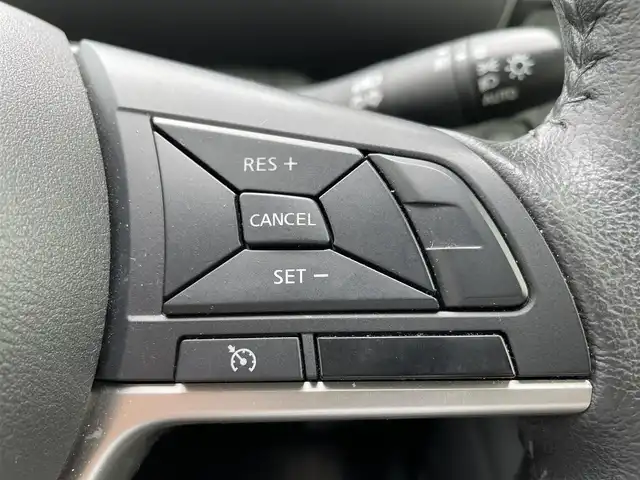 日産 セレナ ハイウェイスターVセレクションⅡ 神奈川県 2019(平31)年 5.6万km パール 後席モニター　/純正ナビ /バックカメラ　/フルセグ　/ドライブレコーダー　/両側パワースライドドア/ビルドインETC 　/ｗ＋サイドエアバッグ　/カーテンエアバック　/ABS /横滑り防止装置　/LEDヘッドライト/盗難防止装置/純正フロアマット/純正アルミホイル/3列シート/ベンチシート/ウォークスルー/オートライト/スマートキー