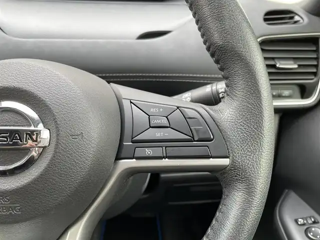 日産 セレナ e－パワー ハイウェイスター V 福岡県 2019(令1)年 5.4万km ダイヤモンドブラック 純正9型SDナビ(フルセグTV/CD/DVD/BT)アラウンドビューモニター後席モニターエマージェンシーブレーキコーナーセンサー両側パワスラクルコンETC防水シートUSBポート純正LEDヘッドライト純正フロアマット純正15インチアルミホイールプッシュスタートスマートキー
