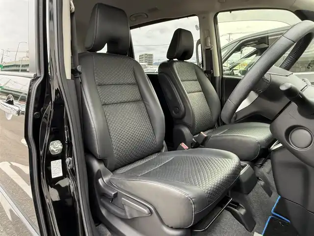 日産 セレナ e－パワー ハイウェイスター V 福岡県 2019(令1)年 5.4万km ダイヤモンドブラック 純正9型SDナビ(フルセグTV/CD/DVD/BT)アラウンドビューモニター後席モニターエマージェンシーブレーキコーナーセンサー両側パワスラクルコンETC防水シートUSBポート純正LEDヘッドライト純正フロアマット純正15インチアルミホイールプッシュスタートスマートキー