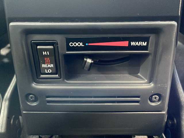 トヨタ ランドクルーザー AX 愛媛県 2024(令6)年 0.2万km ベージュ ワンオーナー/純正ナビ/CD/DVD/SD/BT/TV/バックカメラ/ETC/4WD/・ダウンヒルアシストコントロール/トヨタセーフティセンス/・プリクラッシュセーフティ/・レーンディパーチャーアラート/・クルーズコントロール/革巻きステアリング/・ステアリングスイッチ/MT付きAT/純正フロアマット/純正16インチAW/オートライト/・オートマチックハイビーム/・LEDヘッドライト/・LEDフォグランプ/・ヘッドライトレベライザー/背面タイヤ