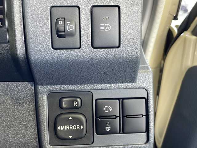 トヨタ ランドクルーザー AX 愛媛県 2024(令6)年 0.2万km ベージュ ワンオーナー/純正ナビ/CD/DVD/SD/BT/TV/バックカメラ/ETC/4WD/・ダウンヒルアシストコントロール/トヨタセーフティセンス/・プリクラッシュセーフティ/・レーンディパーチャーアラート/・クルーズコントロール/革巻きステアリング/・ステアリングスイッチ/MT付きAT/純正フロアマット/純正16インチAW/オートライト/・オートマチックハイビーム/・LEDヘッドライト/・LEDフォグランプ/・ヘッドライトレベライザー/背面タイヤ