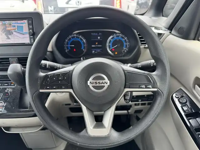日産 ルークス X 滋賀県 2021(令3)年 2.1万km スパークリングレッドM 禁煙車/純正ナビ/アラウンドビューモニター/ＥＴＣ/エマージェンシーブレーキ/車線逸脱警報/片側パワースライドドア/プッシュスタート/スマートキー/オートライト/ステアリングスイッチ/アイドリングストップ/オートエアコン/電動格納ミラー