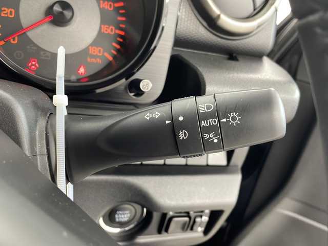 スズキ ジムニー シエラ JC 千葉県 2024(令6)年 0.5万km ブルーイッシュブラックパール3 禁煙車/4WD/衝突軽減ブレーキ/レーンキープ アシスト/コーナーセンサー/クルーズコントロール/アイドリングストップ /プッシュスタート＆スマートキー/ステアリングスイッチ/革巻きステアリング/電動格納ミラー/前席シートヒーター/ウィンカーミラー