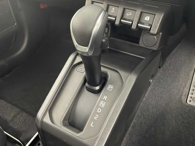 スズキ ジムニー シエラ JC 千葉県 2024(令6)年 0.5万km ブルーイッシュブラックパール3 禁煙車/4WD/衝突軽減ブレーキ/レーンキープ アシスト/コーナーセンサー/クルーズコントロール/アイドリングストップ /プッシュスタート＆スマートキー/ステアリングスイッチ/革巻きステアリング/電動格納ミラー/前席シートヒーター/ウィンカーミラー