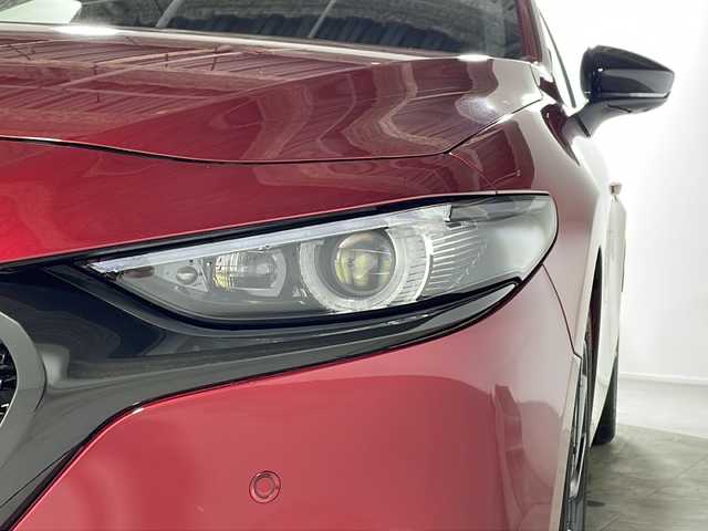 マツダ マツダ３ファストバック 20S ブラックトーンED 福岡県 2022(令4)年 0.8万km ソウルレッドクリスタルM 禁煙車/純正ディスプレイオーディオ/・AM/FM/CD/DVD/BT/フルセグTV/・全方位モニター/i-ACTIVSENSE/レーダークルーズコントロール/オートハイビーム/ヘッドアップディスプレイ/ドライブレコーダー前後/ETC/オートブレーキホールド/革巻きステアリング/・ステアリングリモコン/純正18インチアルミホイール/純正フロアマット