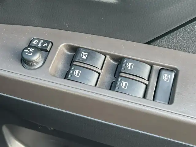 トヨタ ルーミー G 福島県 2023(令5)年 0.3万km ブラックマイカメタリック 4WD/純正ナビゲーション/型番：NSZT-W68T/【CD/DVD/SD/BT/TV】/バックカメラ/両側電動スライドドア/LEDオートライト/衝突被害軽減システム/コーナーセンサー/プッシュスタート/ヘッドライトレベライザー/リアドアシェード/純正フロアマット