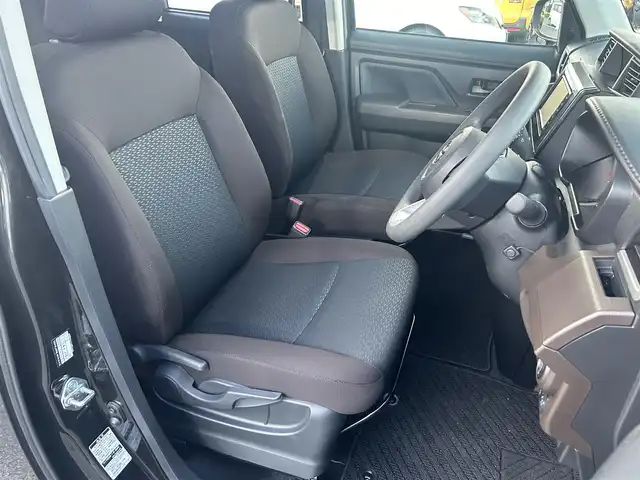 トヨタ ルーミー G 福島県 2023(令5)年 0.3万km ブラックマイカメタリック 4WD/純正ナビゲーション/型番：NSZT-W68T/【CD/DVD/SD/BT/TV】/バックカメラ/両側電動スライドドア/LEDオートライト/衝突被害軽減システム/コーナーセンサー/プッシュスタート/ヘッドライトレベライザー/リアドアシェード/純正フロアマット