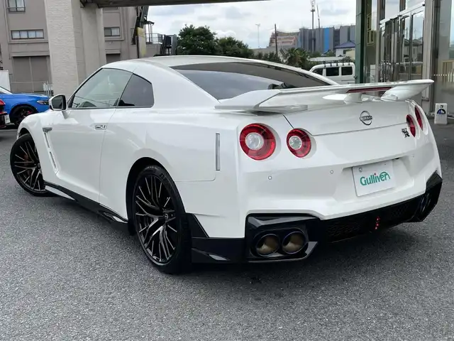 日産 ＧＴ－Ｒ プレミアムエディション 神奈川県 2023(令5)年 0.5万km ブリリアントホワイトパール ワンオーナー/純正SDナビ・地デジTV/バックモニター/BOSEサウンド/純正20インチAW/ブレンボブレーキ/リヤスポイラー/LEDライト/LEDデイライト/ハーフレザーシート/前席パワーシート/シートヒーター/純正CD/DVD/MSV/USB/BT再生/ビルトインETC/ドライブレコーダー/TVキット/クルーズコントロール/コーナーセンサー/パドルシフト/ステアリングスイッチ/プッシュスタート/インテリキー×2/保証書・取説あり
