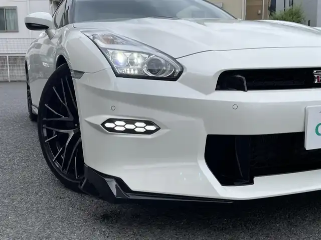 日産 ＧＴ－Ｒ プレミアムエディション 神奈川県 2023(令5)年 0.5万km ブリリアントホワイトパール ワンオーナー/純正SDナビ・地デジTV/バックモニター/BOSEサウンド/純正20インチAW/ブレンボブレーキ/リヤスポイラー/LEDライト/LEDデイライト/ハーフレザーシート/前席パワーシート/シートヒーター/純正CD/DVD/MSV/USB/BT再生/ビルトインETC/ドライブレコーダー/TVキット/クルーズコントロール/コーナーセンサー/パドルシフト/ステアリングスイッチ/プッシュスタート/インテリキー×2/保証書・取説あり