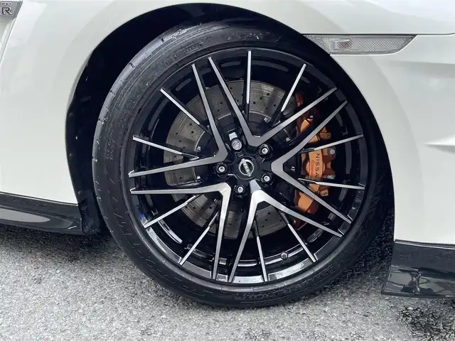 日産 ＧＴ－Ｒ プレミアムエディション 神奈川県 2023(令5)年 0.5万km ブリリアントホワイトパール ワンオーナー/純正SDナビ・地デジTV/バックモニター/BOSEサウンド/純正20インチAW/ブレンボブレーキ/リヤスポイラー/LEDライト/LEDデイライト/ハーフレザーシート/前席パワーシート/シートヒーター/純正CD/DVD/MSV/USB/BT再生/ビルトインETC/ドライブレコーダー/TVキット/クルーズコントロール/コーナーセンサー/パドルシフト/ステアリングスイッチ/プッシュスタート/インテリキー×2/保証書・取説あり