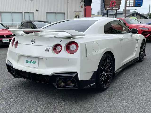 日産 ＧＴ－Ｒ プレミアムエディション 神奈川県 2023(令5)年 0.5万km ブリリアントホワイトパール ワンオーナー/純正SDナビ・地デジTV/バックモニター/BOSEサウンド/純正20インチAW/ブレンボブレーキ/リヤスポイラー/LEDライト/LEDデイライト/ハーフレザーシート/前席パワーシート/シートヒーター/純正CD/DVD/MSV/USB/BT再生/ビルトインETC/ドライブレコーダー/TVキット/クルーズコントロール/コーナーセンサー/パドルシフト/ステアリングスイッチ/プッシュスタート/インテリキー×2/保証書・取説あり
