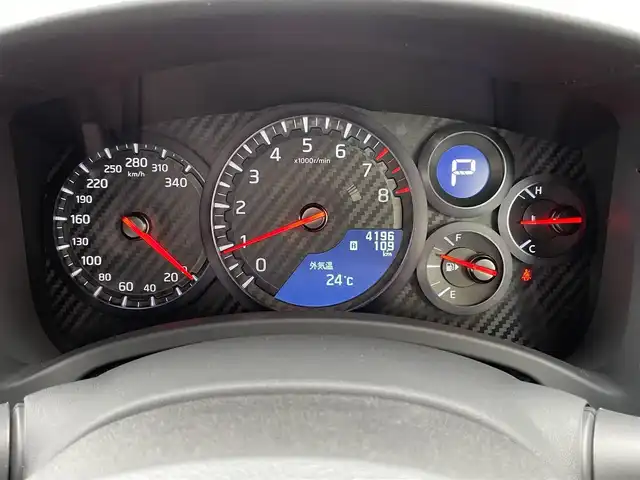 日産 ＧＴ－Ｒ プレミアムエディション 神奈川県 2023(令5)年 0.5万km ブリリアントホワイトパール ワンオーナー/純正SDナビ・地デジTV/バックモニター/BOSEサウンド/純正20インチAW/ブレンボブレーキ/リヤスポイラー/LEDライト/LEDデイライト/ハーフレザーシート/前席パワーシート/シートヒーター/純正CD/DVD/MSV/USB/BT再生/ビルトインETC/ドライブレコーダー/TVキット/クルーズコントロール/コーナーセンサー/パドルシフト/ステアリングスイッチ/プッシュスタート/インテリキー×2/保証書・取説あり