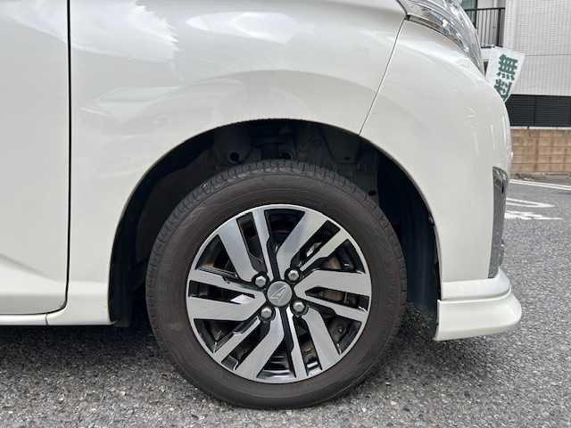 ダイハツ トール カスタムG リミテッド SAⅢ 東京都 2019(平31)年 2.8万km パールホワイトⅢ 登録時走行27987km/スマートアシスト3/・衝突回避支援ブレーキ機能/・衝突警報機能/・車線逸脱警報機能/・誤発進抑制制御機能/・先行車発進お知らせ機能/・オートハイビーム/・コーナーセンサー/クルーズコントロール/社外メモリーナビ・フルセグTV/パノラマモニター/ビルトインETC/両側パワースライドドア/LEDライト/ドライブレコーダー/スマートキー/前席シートヒーター/フロントスポイラー/パーソナルテーブル/R2.4.6年記録簿/保証書・取説/スペアキー