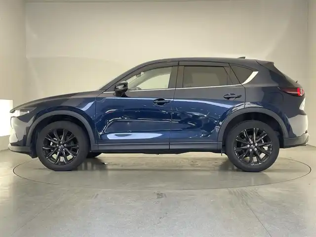 マツダ ＣＸ－５ XD ブラックトーンエディション 愛知県 2022(令4)年 2.1万km ディープクリスタルブルーマイカ 純正１０．２５型ナビ　フルセグＴＶ　Ｂｌｕｅｔｏｏｔｈ　ＥＴＣ　全方位カメラ　ＢＯＳＥサウンド　ワイヤレス充電　ステアリングヒーター　ハーフレザー　シートヒーター　パワーバックドア　ＬＥＤ　禁煙車/純正10.25型ナビ/ETC/全方位カメラ/ＢＯＳＥサウンド/ワイヤレス充電/ステアリングヒーター/オートブレーキホールド/ハーフレザーシート/シートヒーター/パワーバックドア/レーダークルーズコントロール/LEDヘッドライト/スマートキー/衝突軽減ブレーキ/禁煙車