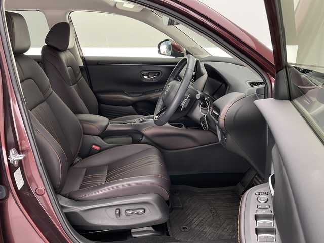 ホンダ ＺＲ－Ｖ ハイブリッド e:HEV Z 長野県 2023(令5)年 2.9万km アーバンチタニウムメタリック 4WD/寒冷地仕様/純正ナビ/（フルセグ/Bluetooth/AM/FM）/全方位モニター/BOSEサウンド/ETC2.0/前後ドライブレコーダー/電動リアゲート/衝突軽減ブレーキ/レーンキープアシスト/レーダークルーズコントロール/ブラインドスポットモニター/前後コーナーセンサー/前席シートヒーター/ステアリングヒーター/前席パワーシート（D席メモリ付き）/LEDヘッドライト/ダウンヒルアシストコントロール/ステアリングスイッチ/置くだけ充電/スマートキー