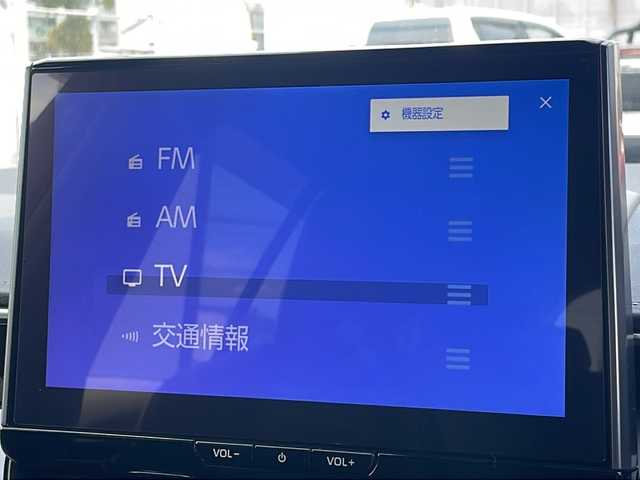 トヨタ カローラツーリング ハイブリッド ダブルバイビー 山口県 2023(令5)年 2.7万km アティチュードブラックマイカ 純正9インチディスプレオーディオ/・フルセグテレビ/・Bluetooth接続/・AM/FMラジオ/・USB入力端子/・交通情報/・Miracast/・ハンズフリー通話機能/スマートフォン連携/・SmartDeviceLink/T-Connect/・ヘルプネット/・eケア/・マイカーサーチ/バックカメラ/４WD/ルーフレール/ルーフキャリア/スマートキー×２/プッシュスタート/ETC2.0 /ドライブレコーダー/保証書/取扱説明書/Toyota Safty Sense/・プリクラッシュセーフティ/・レーントレーシングアシスト/・レーダークルーズコントロール(全車速追従機能付)/・オートマチックハイビーム/・ロードサインアシスト/インテリジェントクリアランスソナー/車両接近通報装置/先行車発進告知機能/ワンオーナー/純正17インチアルミホイール