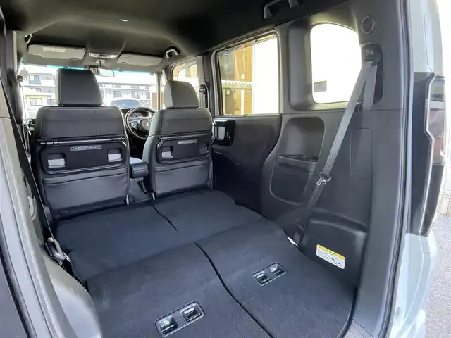 ホンダ Ｎ ＢＯＸ カスタム L ターボ 滋賀県 2022(令4)年 3.6万km プラチナホワイトパール ガソリン/2WD/CVT/社外マット(無限)/社外バイザー(無限）/両側パワースライドドア/９インチ社外ナビ【MVD-908HDL】/（FM/AM/CD/DVD/フルセグ/Bluetooth/SD/HDMI)/前後ドライブレコーダー/ETC/バックカメラ/Ｈｏｎｄａ ＳＥＮＳＩＮＧ/・踏み間違いブレーキアシスト/・プリクラッシュブレーキアシスト/・クルーズコントロール/・レーンキープアシスト/・標識検知機能/コーナー・バックセンサー/運転席・助手席シートヒーター/電動格納ミラー/電子パーキング/ブレーキホールド/本革巻きステアリング/ステアリングスイッチ/オートライト/ヘッドライトレベリング/LEDヘッドライト/フルオートエアコン/プッシュスタート/スマートキー/USB端子