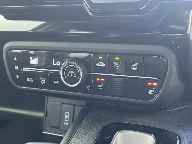 ホンダ Ｎ ＢＯＸ カスタム L ターボ 滋賀県 2022(令4)年 3.6万km プラチナホワイトパール ガソリン/2WD/CVT/社外マット(無限)/社外バイザー(無限）/両側パワースライドドア/９インチ社外ナビ【MVD-908HDL】/（FM/AM/CD/DVD/フルセグ/Bluetooth/SD/HDMI)/前後ドライブレコーダー/ETC/バックカメラ/Ｈｏｎｄａ ＳＥＮＳＩＮＧ/・踏み間違いブレーキアシスト/・プリクラッシュブレーキアシスト/・クルーズコントロール/・レーンキープアシスト/・標識検知機能/コーナー・バックセンサー/運転席・助手席シートヒーター/電動格納ミラー/電子パーキング/ブレーキホールド/本革巻きステアリング/ステアリングスイッチ/オートライト/ヘッドライトレベリング/LEDヘッドライト/フルオートエアコン/プッシュスタート/スマートキー/USB端子
