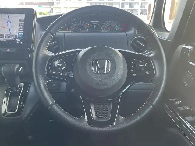ホンダ Ｎ ＢＯＸ カスタム L ターボ 滋賀県 2022(令4)年 3.6万km プラチナホワイトパール ガソリン/2WD/CVT/社外マット(無限)/社外バイザー(無限）/両側パワースライドドア/９インチ社外ナビ【MVD-908HDL】/（FM/AM/CD/DVD/フルセグ/Bluetooth/SD/HDMI)/前後ドライブレコーダー/ETC/バックカメラ/Ｈｏｎｄａ ＳＥＮＳＩＮＧ/・踏み間違いブレーキアシスト/・プリクラッシュブレーキアシスト/・クルーズコントロール/・レーンキープアシスト/・標識検知機能/コーナー・バックセンサー/運転席・助手席シートヒーター/電動格納ミラー/電子パーキング/ブレーキホールド/本革巻きステアリング/ステアリングスイッチ/オートライト/ヘッドライトレベリング/LEDヘッドライト/フルオートエアコン/プッシュスタート/スマートキー/USB端子