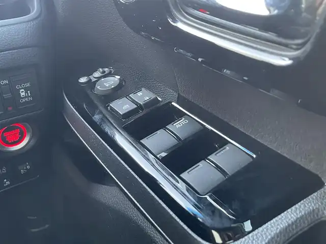 ホンダ Ｎ ＢＯＸ カスタム L ターボ 滋賀県 2022(令4)年 3.6万km プラチナホワイトパール ガソリン/2WD/CVT/社外マット(無限)/社外バイザー(無限）/両側パワースライドドア/９インチ社外ナビ【MVD-908HDL】/（FM/AM/CD/DVD/フルセグ/Bluetooth/SD/HDMI)/前後ドライブレコーダー/ETC/バックカメラ/Ｈｏｎｄａ ＳＥＮＳＩＮＧ/・踏み間違いブレーキアシスト/・プリクラッシュブレーキアシスト/・クルーズコントロール/・レーンキープアシスト/・標識検知機能/コーナー・バックセンサー/運転席・助手席シートヒーター/電動格納ミラー/電子パーキング/ブレーキホールド/本革巻きステアリング/ステアリングスイッチ/オートライト/ヘッドライトレベリング/LEDヘッドライト/フルオートエアコン/プッシュスタート/スマートキー/USB端子