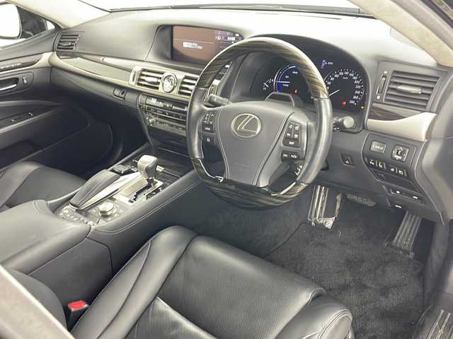 レクサス ＬＳ 600hL 道央・札幌 2015(平27)年 7.5万km ブラック ・4WD/・純正SDナビTV＆DVD＆BT/・バックカメラ/・クルーズコントロール/・レーンキープアシスト/・HEIGHT HIGH/・ブラインドスポットモニター/・オートマチックハイビーム/・レザーシート/・パワーシート/・マークレビンソン/・ハンドルヒーター/・シートヒーター/・エアーシート/・プッシュスタート/・スマートキー/・スペアキー/・オートワイパー/・パワーバックドア/・ウット調革巻きステアリング/・電動サンシード/・ミラーヒーター/・オートライト/・LEDヘッドライトフォグ/・空気圧センサー/・ステアリングスイッチ/・SPORT・COMFORTECOモード/・横滑り防止/・SNOWモード