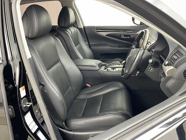 レクサス ＬＳ 600hL 道央・札幌 2015(平27)年 7.5万km ブラック ・4WD/・純正SDナビTV＆DVD＆BT/・バックカメラ/・クルーズコントロール/・レーンキープアシスト/・HEIGHT HIGH/・ブラインドスポットモニター/・オートマチックハイビーム/・レザーシート/・パワーシート/・マークレビンソン/・ハンドルヒーター/・シートヒーター/・エアーシート/・プッシュスタート/・スマートキー/・スペアキー/・オートワイパー/・パワーバックドア/・ウット調革巻きステアリング/・電動サンシード/・ミラーヒーター/・オートライト/・LEDヘッドライトフォグ/・空気圧センサー/・ステアリングスイッチ/・SPORT・COMFORTECOモード/・横滑り防止/・SNOWモード