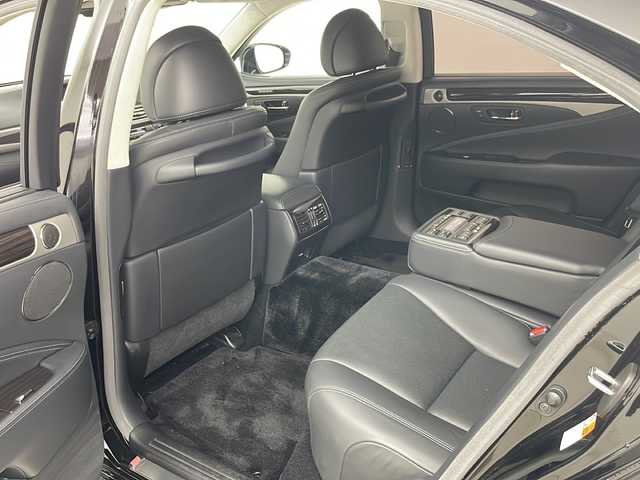 レクサス ＬＳ 600hL 道央・札幌 2015(平27)年 7.5万km ブラック ・4WD/・純正SDナビTV＆DVD＆BT/・バックカメラ/・クルーズコントロール/・レーンキープアシスト/・HEIGHT HIGH/・ブラインドスポットモニター/・オートマチックハイビーム/・レザーシート/・パワーシート/・マークレビンソン/・ハンドルヒーター/・シートヒーター/・エアーシート/・プッシュスタート/・スマートキー/・スペアキー/・オートワイパー/・パワーバックドア/・ウット調革巻きステアリング/・電動サンシード/・ミラーヒーター/・オートライト/・LEDヘッドライトフォグ/・空気圧センサー/・ステアリングスイッチ/・SPORT・COMFORTECOモード/・横滑り防止/・SNOWモード