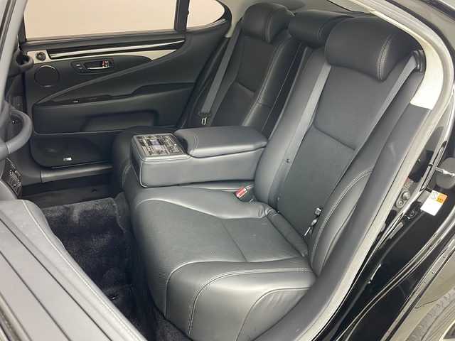 レクサス ＬＳ 600hL 道央・札幌 2015(平27)年 7.5万km ブラック ・4WD/・純正SDナビTV＆DVD＆BT/・バックカメラ/・クルーズコントロール/・レーンキープアシスト/・HEIGHT HIGH/・ブラインドスポットモニター/・オートマチックハイビーム/・レザーシート/・パワーシート/・マークレビンソン/・ハンドルヒーター/・シートヒーター/・エアーシート/・プッシュスタート/・スマートキー/・スペアキー/・オートワイパー/・パワーバックドア/・ウット調革巻きステアリング/・電動サンシード/・ミラーヒーター/・オートライト/・LEDヘッドライトフォグ/・空気圧センサー/・ステアリングスイッチ/・SPORT・COMFORTECOモード/・横滑り防止/・SNOWモード