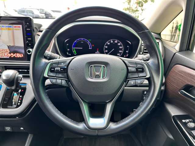 ホンダ オデッセイ ハイブリッド e:HEVアブソルート EX 宮城県 2021(令3)年 5.6万km プレミアムスパークルブラックパール ホンダセンシング/・衝突軽減ブレーキ/・歩行者事故低減ステアリング/・アダプティブクルーズコントロール/・車線維持支援システム/・誤発進抑制機能/・先行車発進お知らせ機能/・標識認識機能/・後方誤発進抑制機能/マルチビューカメラシステム/スマートパーキングアシストシステム/パーキングセンサーシステム/ブラインドスポットインフォメーション/純正10インチナビ（VXU-217DYi）/・CD/DVD/・Bluetooth/・フルセグTV/ビルトインETC2.0/ドライブレコーダー/AC100V/1500W/ハンズフリーアクセスパワーバックドア/ジェスチャーコントロールパワースライドドア/ハーフレザーシート/前席パワーシート/前席シートヒーター/革巻きステアリング/電動パーキングブレーキ/ブレーキホールド/LEDヘッドランプ/フォグランプ/オートライト/スマートキー＆プッシュスタート/電動格納ミラー/リアオートエアコン/純正18インチAW/純正フロアマット/ドアバイザー/W/サイド/カーテンエアバッグ